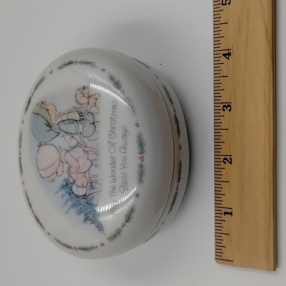 Precious Moments Christmas Dish with lid - Picture 2 of 6